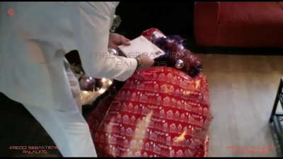 Mama, tinc el meu regal de Nadal, puta mare rossa peluda amb un gran cul boig per la polla