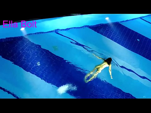 ❤️ No puc parar de mirar-la, jove rossa presa nedant nua a la piscina del complex ELLA BOLT ❤️ Porno a nosaltres ca.it-com.top ﹏