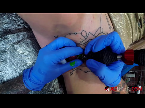 ❤️ La bomba Sully Savage, molt tatuada, es va tatuar al clítoris ❤️ Porno a nosaltres ca.it-com.top ﹏