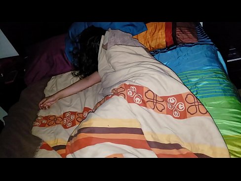 ❤️ El fillastre renya la seva jove madrastra mentre dorm. ❤️ Porno a nosaltres ca.it-com.top ﹏